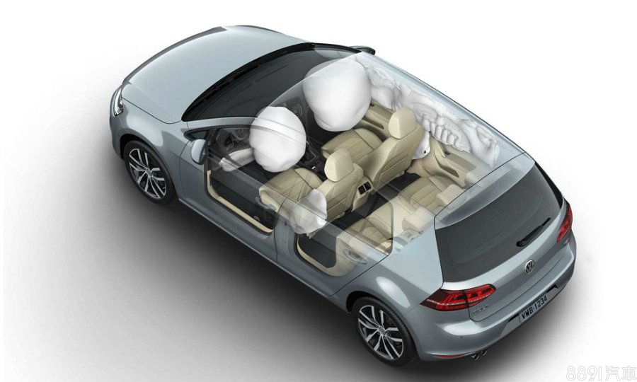 在氣囊數的部分，全車系都標配7具，安全性不分等級誠意十足，這點在進口車當中相當常見，攣生兄弟Skoda Octavia甚至還全車系標配9具（多出在後座側面氣囊）。