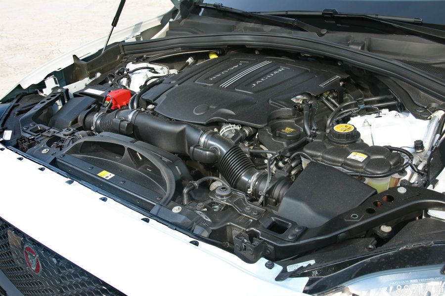 新增的S版配置3.0升V6機械增壓引擎，380hp/45.9kgm的輸出，配上8速手自排與四輪驅動，5.5秒可完成0～100km/h加速。