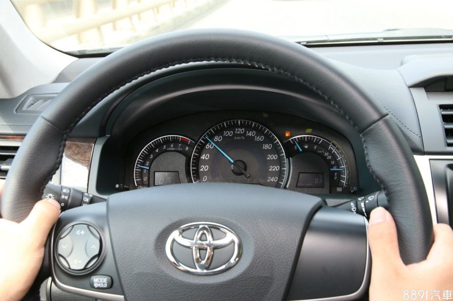 定速巡航為2.0豪華以上車型標配,可藉由方向盤右下側的撥桿進行設定,操作起來十分便利,可惜全車系只有Hybrid頂規的旗艦型標配ACC主動車距維持系統,不然兩者搭配更能增添便利性。