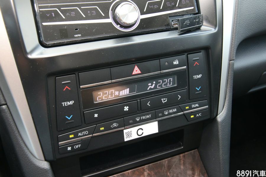 全車系標配雙區恆溫空調,介面式樣普通,但按鍵設計頗大,即使行車中進行操作也十分好就手。