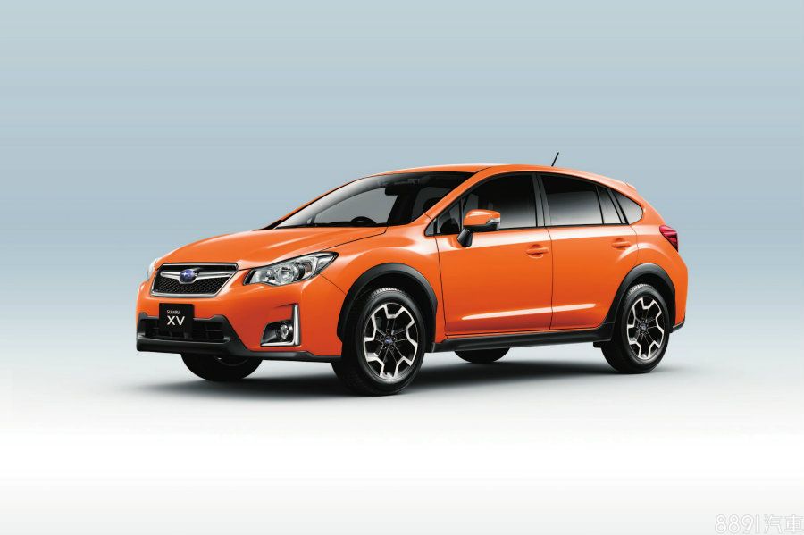 到了第四代Impreza,雖然XV依舊以其作為基礎發展而來,但車名完全擺脫Impreza,正式以XV稱之,同時可發現懸吊比起過往明顯增高。