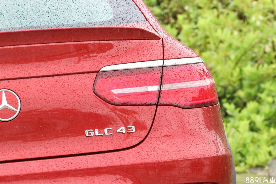 LED尾燈輪廓與頭燈一樣趨於圓潤，而內部設計則增添幾分科技感。