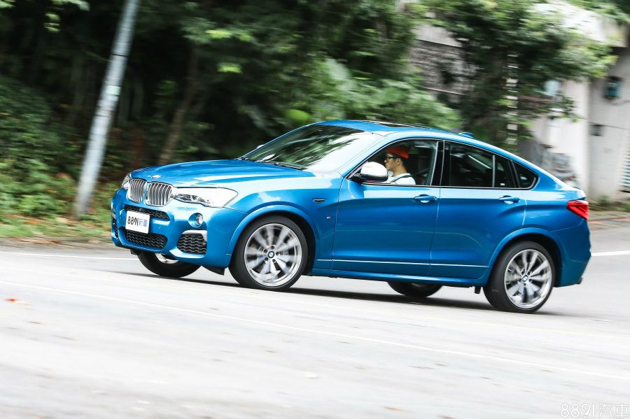 就動力部份，GLC43 Coupe的帳面數據比BMW X4 M40i大一些，但實際表現較難分難解，主要是X4 M40的排氣聲浪確實較GLC43 Coupe來得囂張。