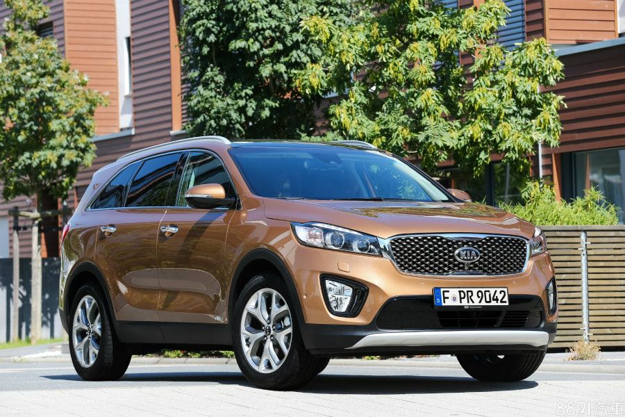 Sorento目前已出現在內湖展間，且總代理正式報價146.9、159.9萬元，但配備細節仍未公開，正式發表也須等到七月份。