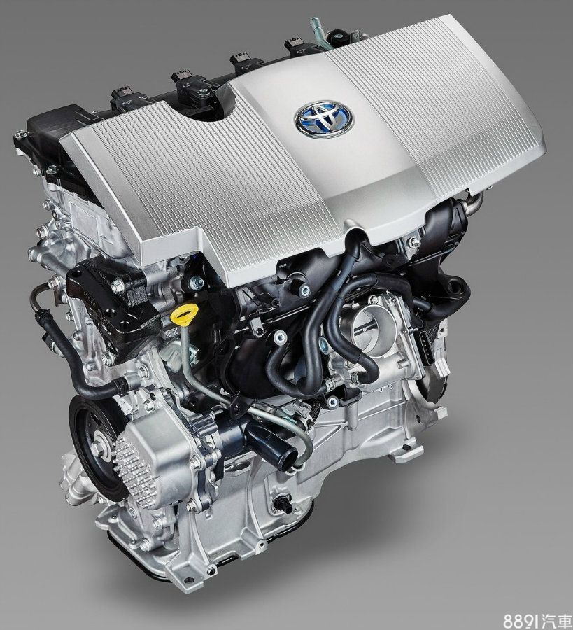 在引擎本體部分,Prius供油系統為一般多點噴射,IONIQ則採用缸內直噴,而引擎動力表現上,Prius也小輸IONIQ,但兩者熱效率卻是相同的40%,熱效率愈高,代表燃油轉換成動力有愈佳的轉換率。