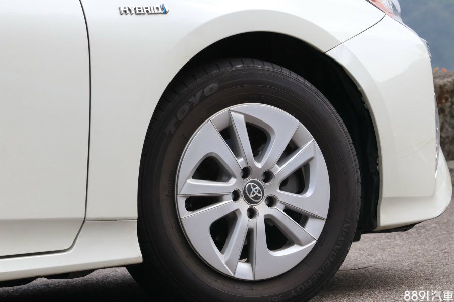 配胎採用195/65R15的Toyo NanoEnergy J61,此胎為Toyo開發的節能產品,與IONIQ的米其林Energy Saver同樣以低滾動阻力為主要訴求。