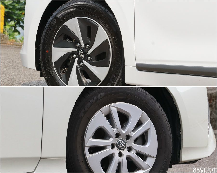 輪圈尺寸上兩者剛好都是15吋,且都是鋁圈外覆輪圈蓋的特殊作法,不過IONIQ(圖上)則是採雙色配置,且細看有類似碳纖維的紋路,視覺變化感較多一些。