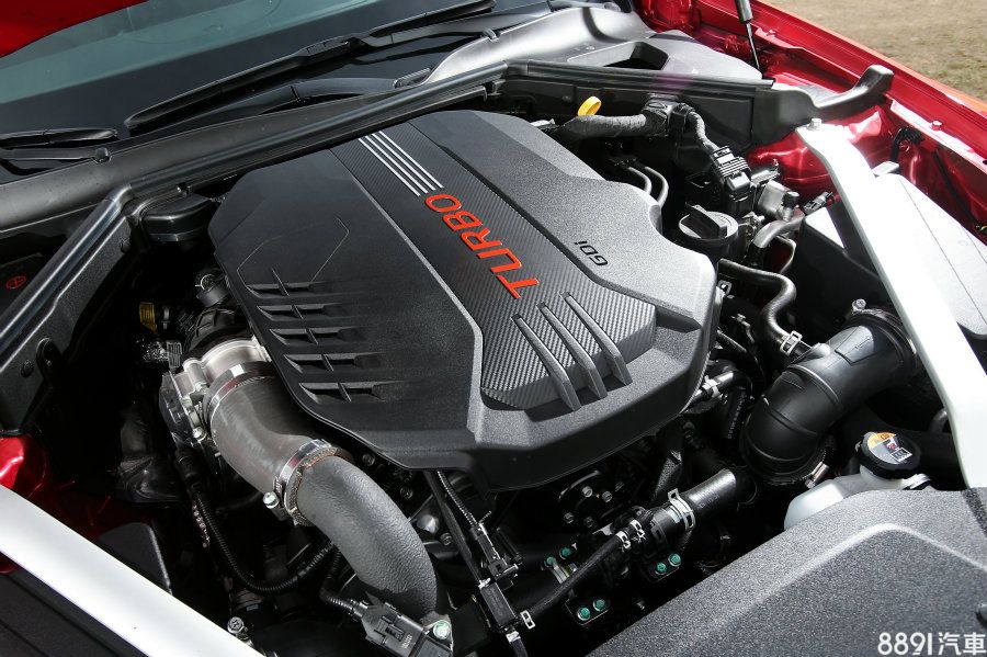 搭載3.3升V6雙渦輪引擎的GT旗艦版本，最大出力為365hp/52kgm。