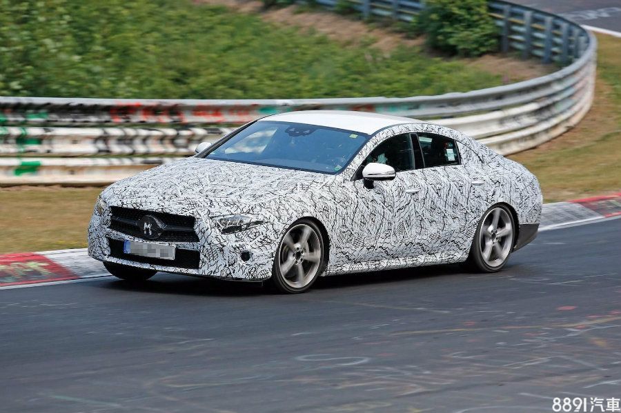 預估於今年9月發表的新一代CLS,有望推出AMG CLS 53,成為首部搭載全新Hybrid動力的車款。(圖為國外偽裝測試車照)。