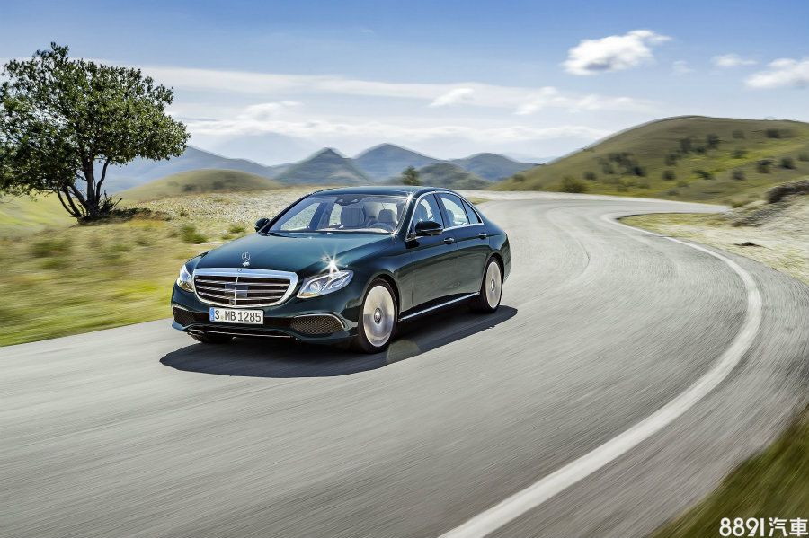 The new E-Class全球銷量氣勢如虹，本月入主新車享「一年乙式保險」。