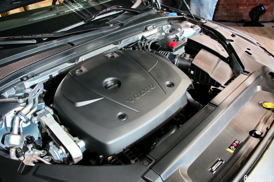 T6搭載2.0升雙增壓汽油引擎,最大出力來到320hp/40.8kgm,破百加速只需6.3秒。