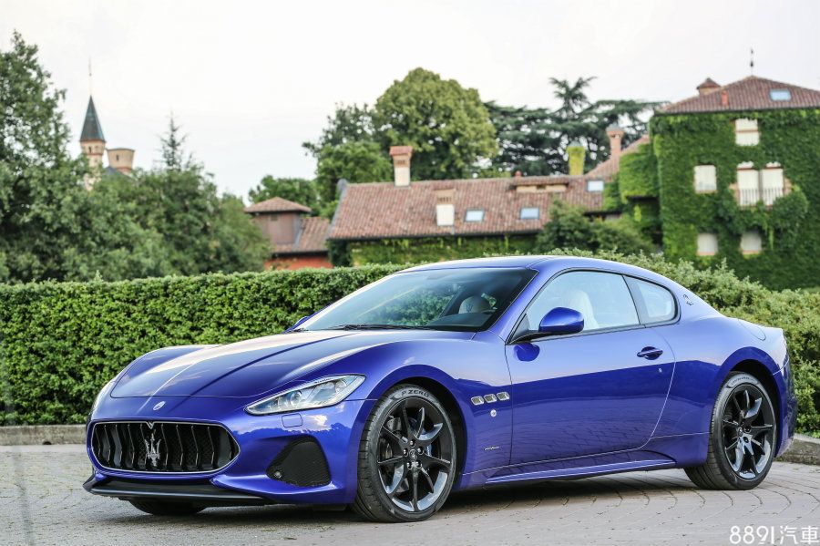已推出十年的Gran Turismo，中間歷經多次小幅改款，目前國外也發佈了最新的2018年式，但同樣是針對外觀進行調整。