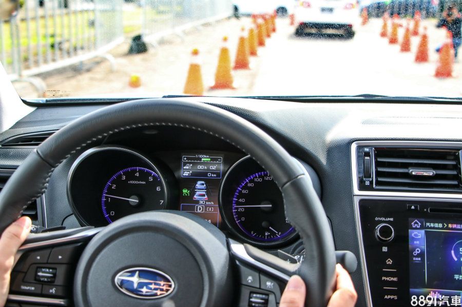 Eyesight的ACC機制能在0~200km/h全速域運作,並提供15~60m的四段車距設定選擇。