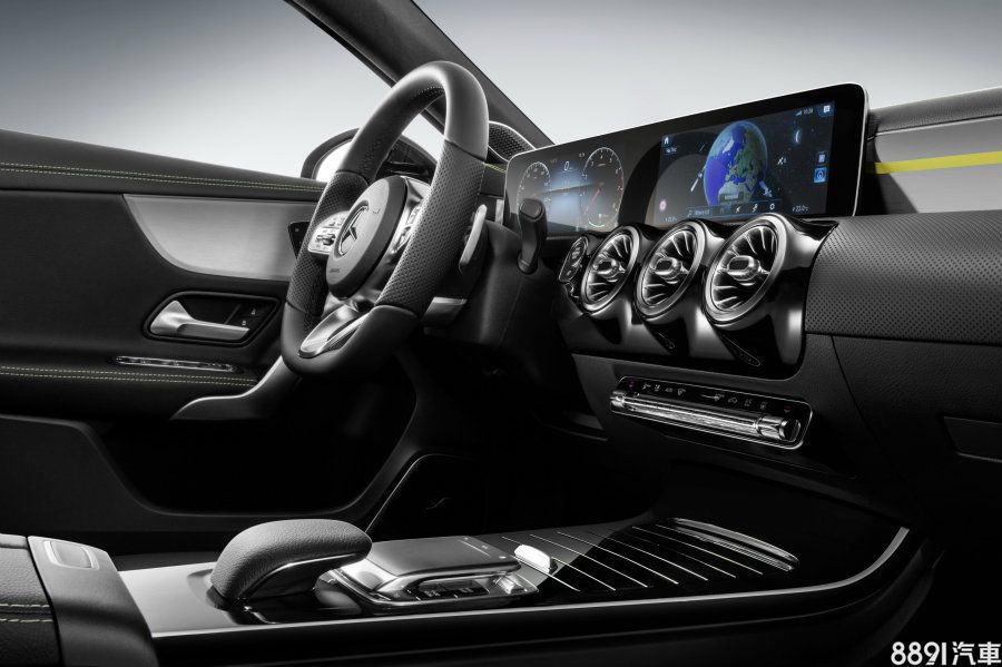 AMG A35、A45的內裝鋪陳大致上將與上圖標準版內裝雷同，但將進一步搭配AMG套件並於細節處增添性能氛圍。