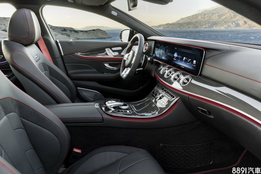 內裝大致維持原樣，不過上圖的CLS 53將導入多項源自S-Class的駕駛輔助系統。