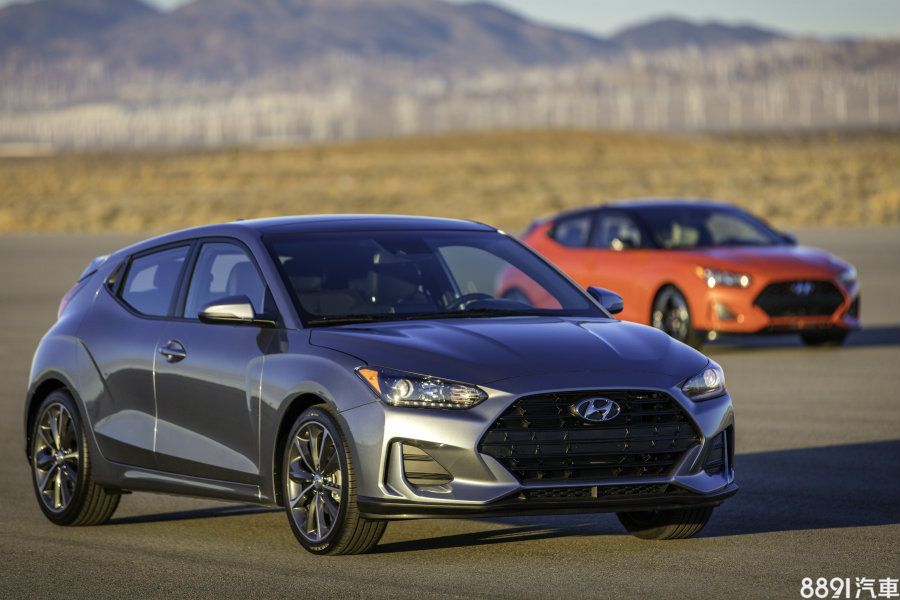 現代新Veloster提供自然進氣（灰）、1.6渦輪（橘色）及高性能Veloster N（下述藍款）等動力編成。