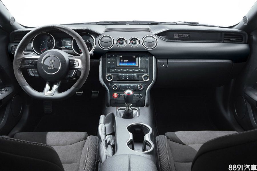 GT500之內裝鋪陳應會較上圖GT350更加強調運動風格以及質感的呈現