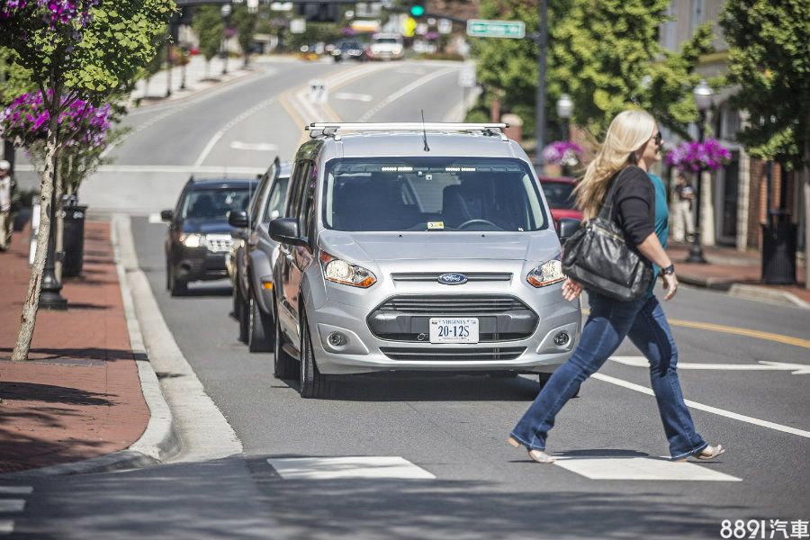 各廠均積極投入自動駕駛技術研發,Ford也曾以Ford Fusion自動駕駛車,在美國密西根大學進行測試。