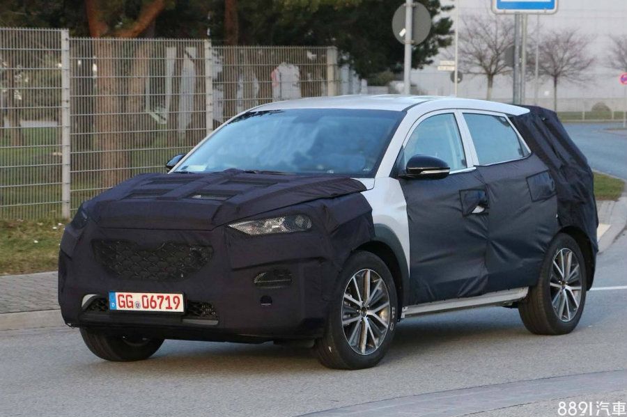 （圖為國外捕獲的小改款Tucson偽裝測試車）