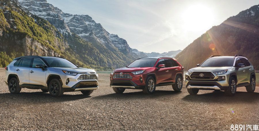 （從左至右分別為Hybrid動力XSE版、2.5升汽油Limited版與2.5升汽油Adventure版）