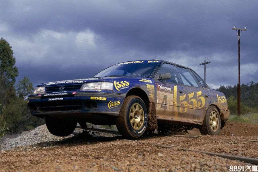 Legacy曾於1989～1993年間代表品牌出戰WRC，雖說曾有數次站上頒獎台的紀錄，但直至1993年義大利站才拿下第一座、同時也是唯一的冠軍盃，而同年下半賽季起由Impreza所取代。