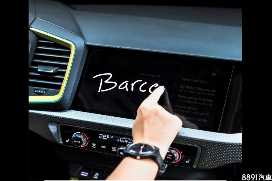 畫面右上方有Google圖示，而Google早與Audi合作多年，預計未來MMI多媒體系統將提供更完善的網路功能。