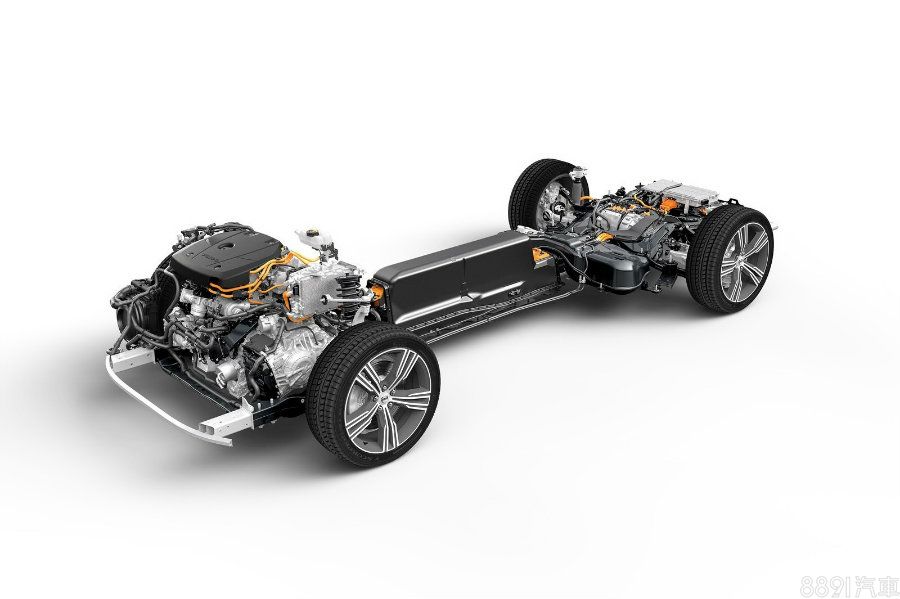 T8 Twin Engine插電式複合動力系統，由2.0升雙增壓引擎，搭配電動馬達構成，在新一代S60上，可產生400hp最大馬力。