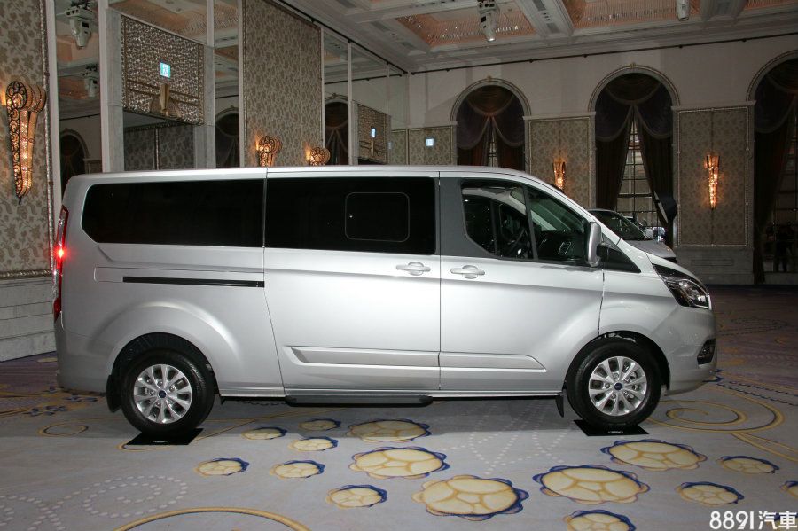 (此為長軸豪華版車型)