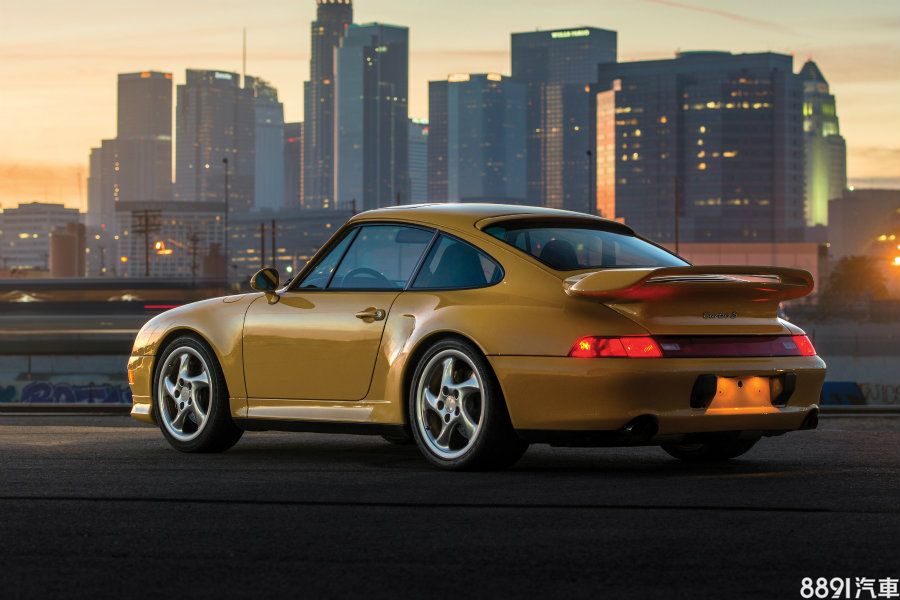 993是末代氣冷911，在車系中有其代表地位。