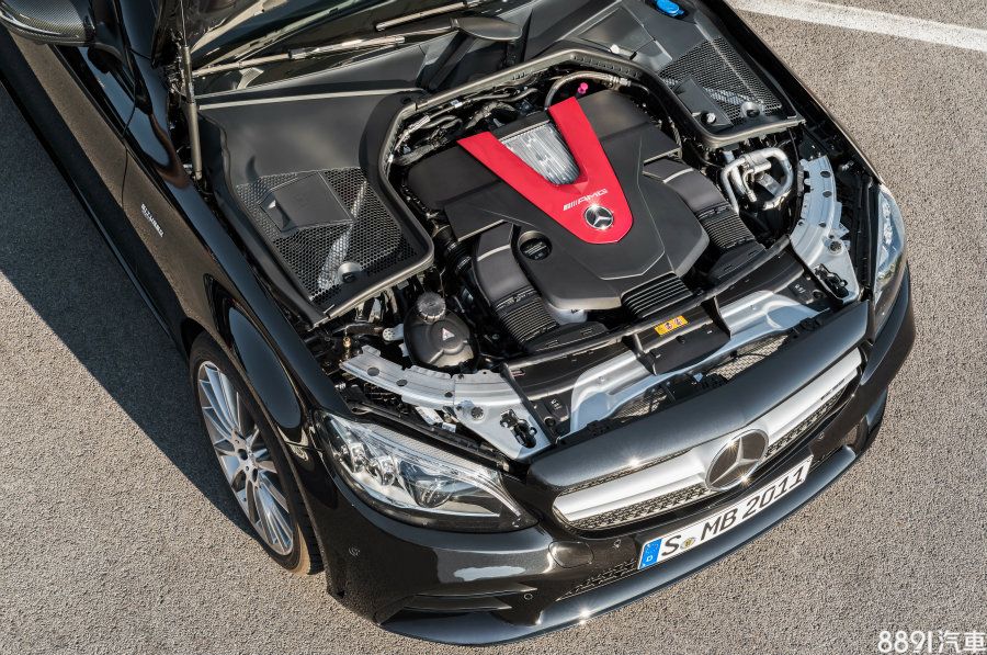 AMG C43的V6雙渦輪引擎在小改款後調漲輸出至390hp，提升了23hp！