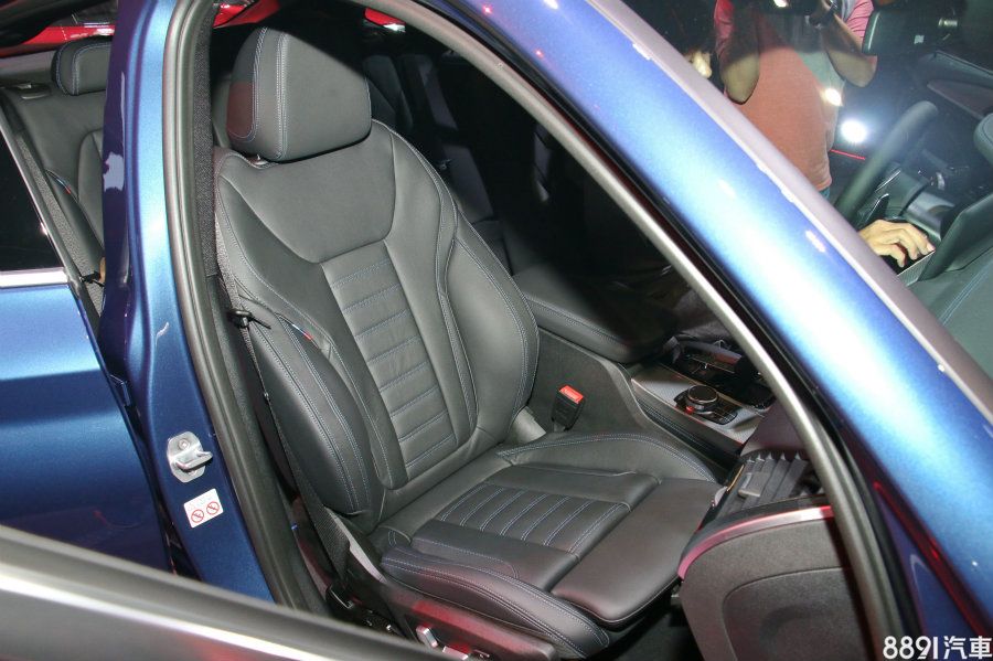 （此為30i M Sport座椅。）