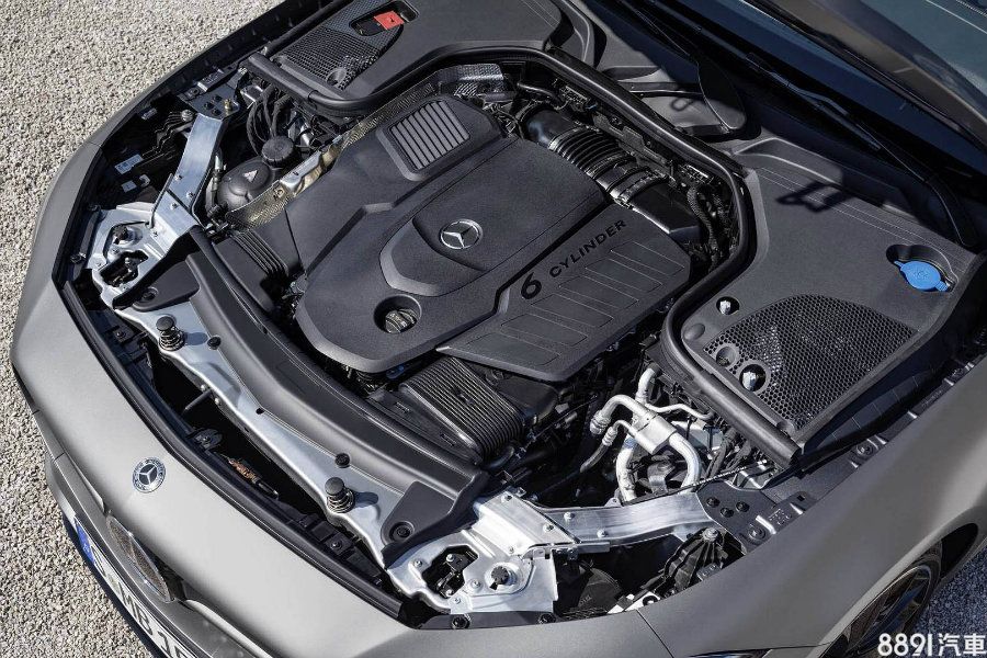 現行CLS 450配置3.0升直六渦輪引擎，結合48V電力系統，可擁有367hp/51kgm最大出力，預計這具動力也將下放至小改款E450上。