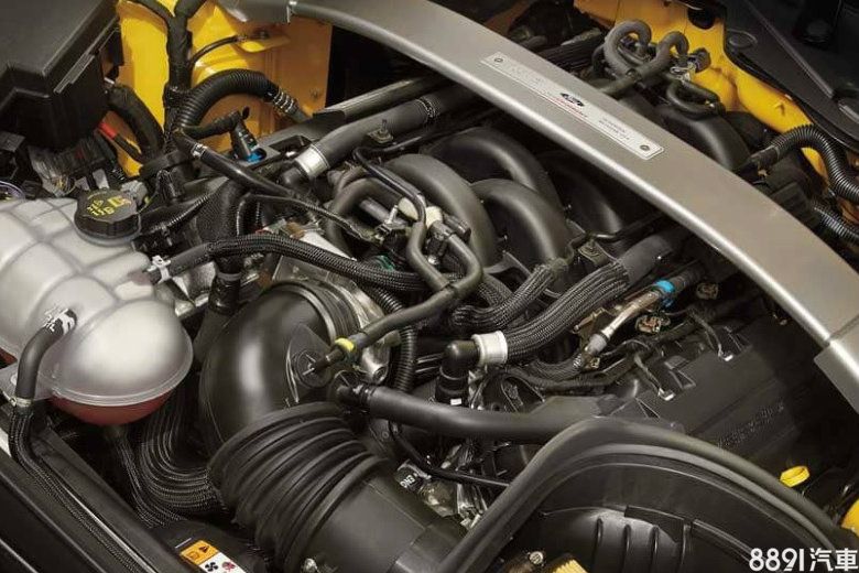 Shelby GT350搭載與GT500相同的5.2升V8機體，不過後者在機械增壓系統助陣下，預計最大馬力將從526hp提升至720hp左右水準。