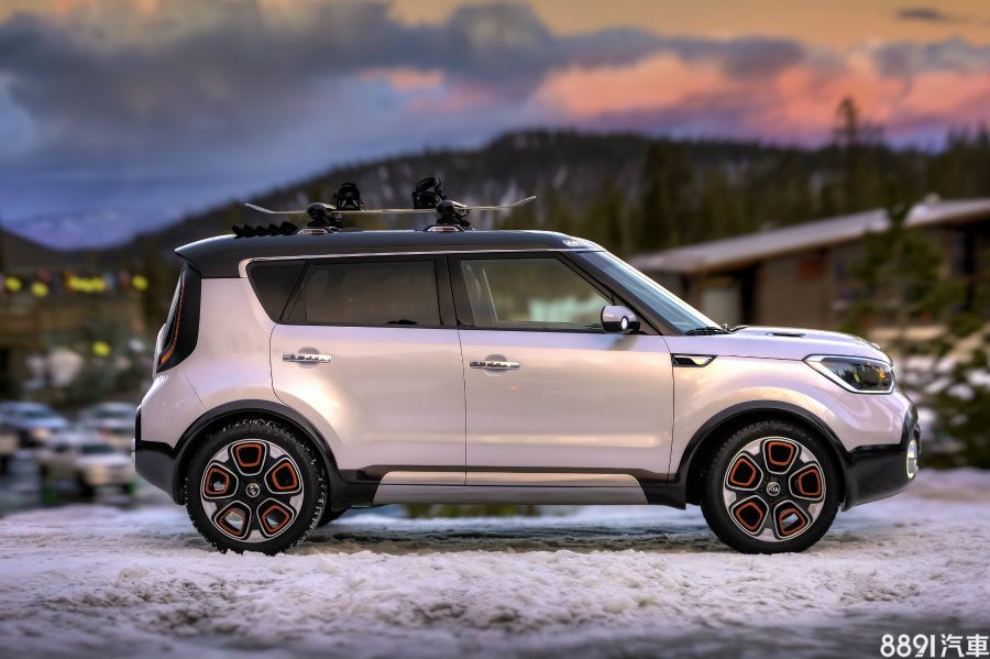 圖為Trail\'ster概念車,除搭載4缸1.6升渦輪動力,亦配置e-AWD系統,被視為是未來新款Soul與純電版本的雛形。