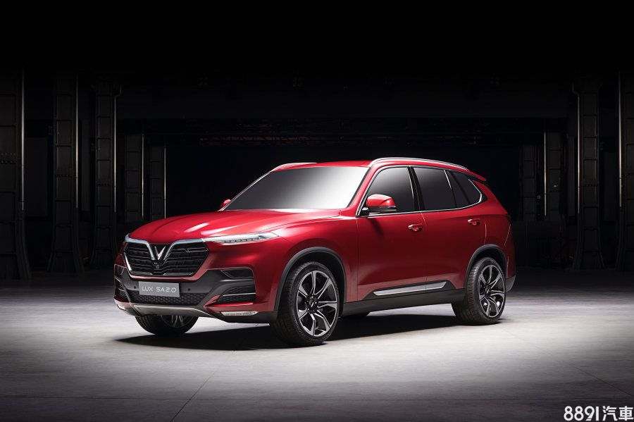 圖為VinFast於巴黎車展亮相的LUX SA2.0，受惠於委外技術研發，新車僅耗時1年時間便完成設計。