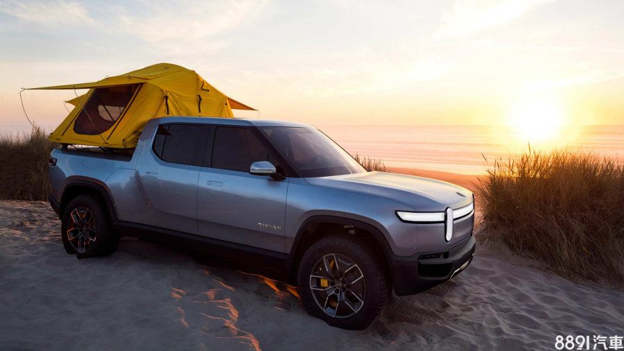 圖為純電皮卡R1T