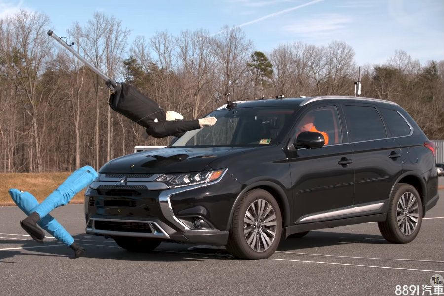 面對同向併行以及兒童衝出等測試，Outlander車速分別降低19英里（約30.5km/h）與11英里（約17.7km/h），大幅降低碰撞傷害。