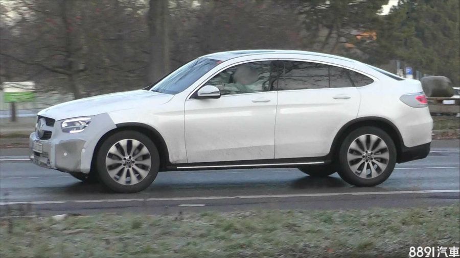 （圖為國外捕獲的小改款GLC Coupe偽裝測試車）