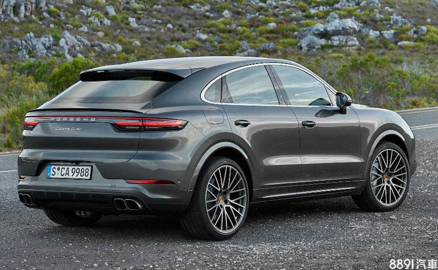 Cayenne Turbo Coupe換上造型更富侵略性的後下分流器，以及鍍鉻四出尾管。