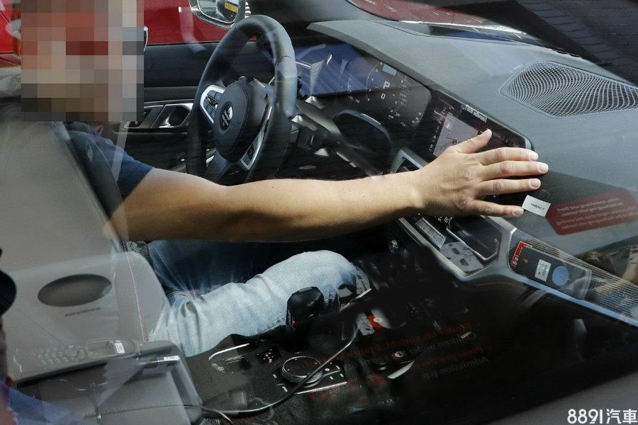 （圖為國外捕獲的新M3偽裝測試車內裝）