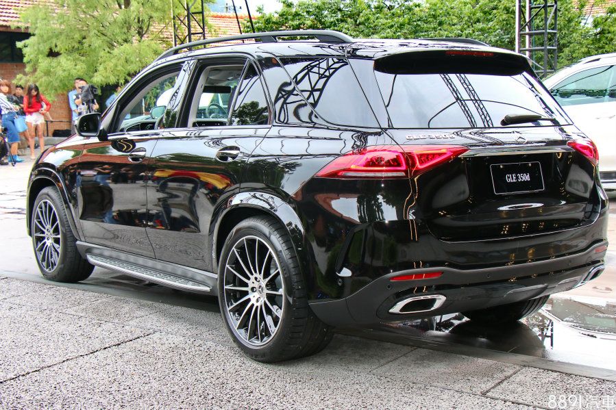 (展示車同樣選配AMG Line外觀套件)