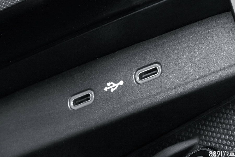 USB Type-C是主流資料傳輸介面之一，具備高速供電、正反插拔、高頻寬等優點。