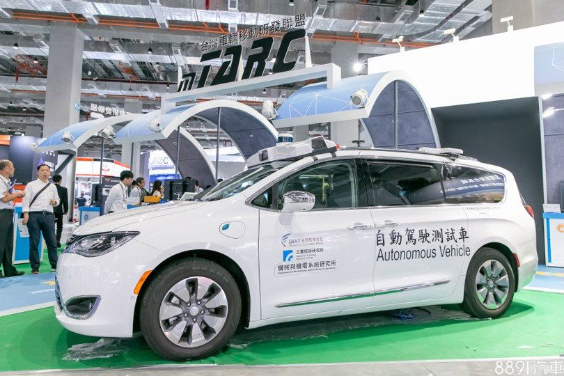 自駕車整合系統」是工研院最新研發的自駕輔助科技,該系統具備SLAM同步定位與地圖建構技術,可快速建構3D動態地圖,適應不同複雜路況環境。