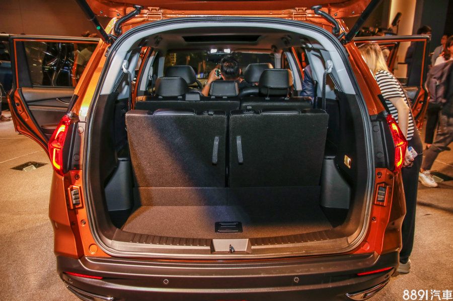 此為5+2座車型。