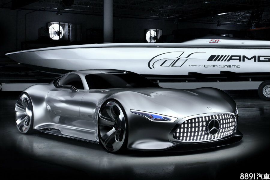 與電玩遊戲GT Sport合作發表的AMG VGT，讓原廠設計師基於現行AMG GT盡情發揮設計創意與構想；如此前衛設計若能運用於新一代車型上，不也令人期待嗎？