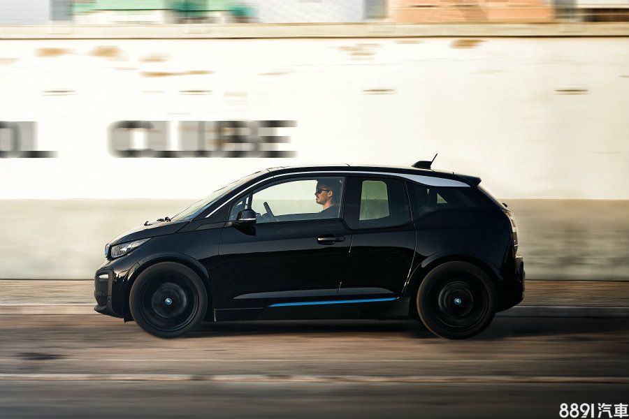做為BMW首款電動車，i3自2013年推出至今，全球銷售在6年內繳出逾15萬輛，並非如外傳銷售不好才無後繼規劃。