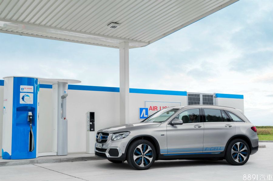 不只是BMW,Audi與Mercedes-Benz也均有投入資源進行FCEV動力的研發作業,亦曾推出過各自的氫能概念作品。