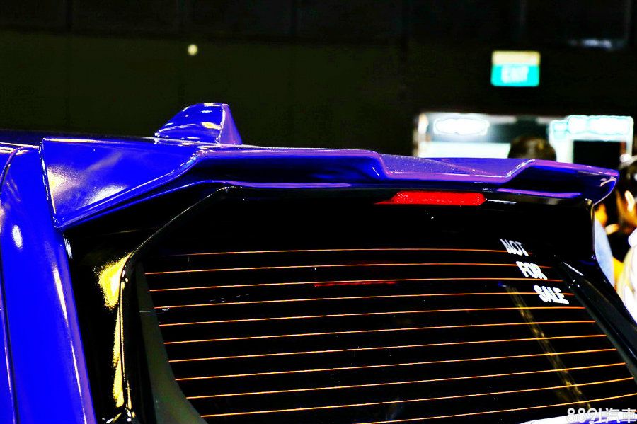 做為展演用途,Forester特裝版在前、後擋風玻璃上均貼有「非賣品」的字樣。