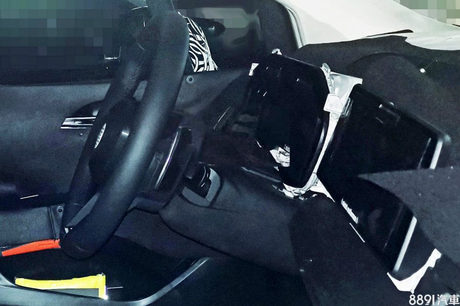 過去曝光的新2系列MPV的內裝，可預期與X1高度共用。