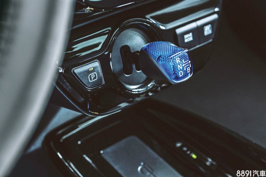 Prius的「B檔」能提供引擎煞車以便於長下坡使用,但其原理與Ioniq的機制並不相同。